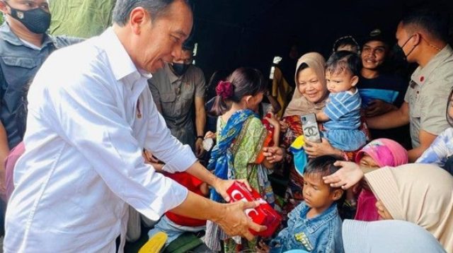 Gempa Cianjur, Presiden Jokowi Gunakan Helikopter untuk Salurkan Logistik Korban
