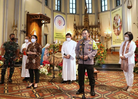 Di Hari Natal, Kapolri Ajak Jamaat Gereja Doakan Indonesia Lebih Baik Tahun Depan