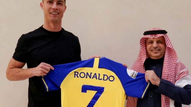 Cristiano Ronaldo Resmi Main di Klub Arab Al Nassr