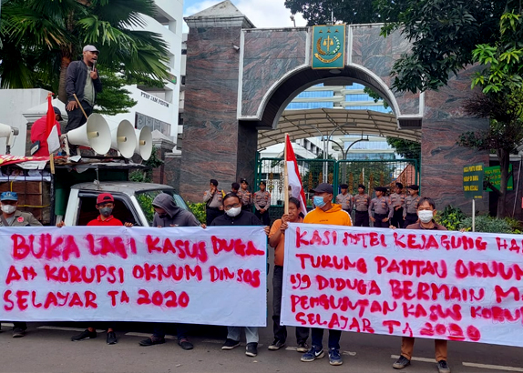 Aliansi Rakyat Indonesia Kepung Kejagung Desak Usut Tuntas Kasus Dugaan Korupsi Bansos Selayar
