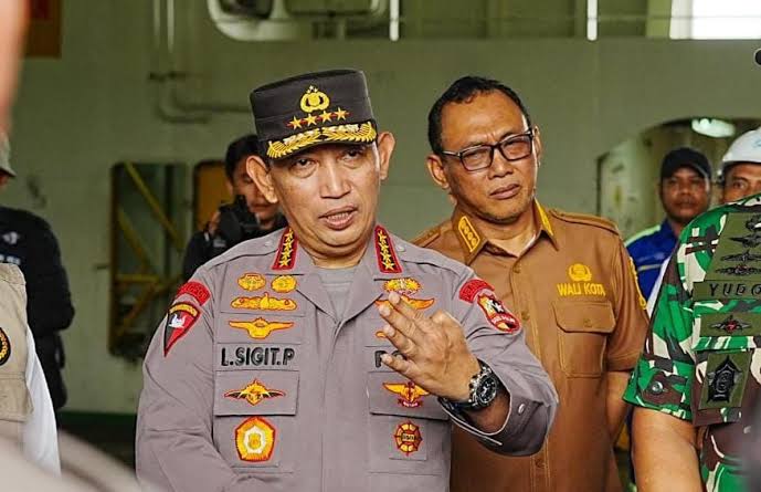 Kapolri Jenderal Listyo Sigit Prabowo menyebutkan jika pemudik yang melintasi Tol Cikampek tahun ini mencapai lebih dari 160 ribu hingga Kamis (20/4).