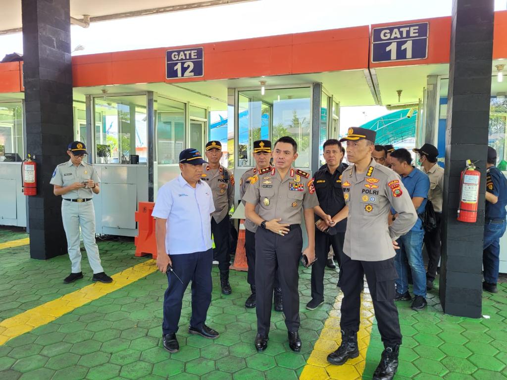 Sekretaris Satgas Saber Pungli Irjen Andry Wibowo memantau kesiapan jelang hari raya Idulfitri 2023 di Pelabuhan Gilimanuk, Jembrana, Bali.